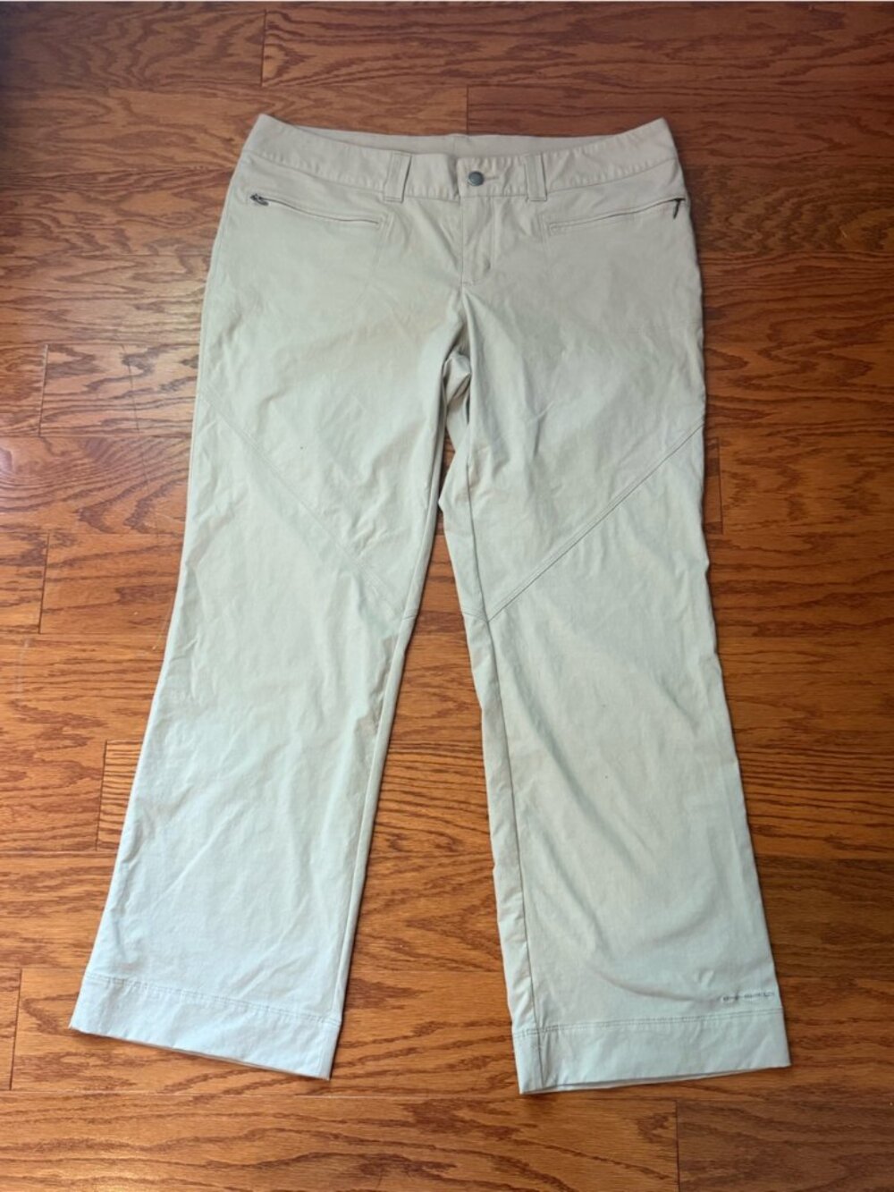 Columbia Women's OmniCool Beige Hiking Pants Sz 16 Short EUC